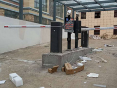 ܇(ch��)���R(sh��)�eϵ�y(t��ng)���b��ɣ����uü�h��